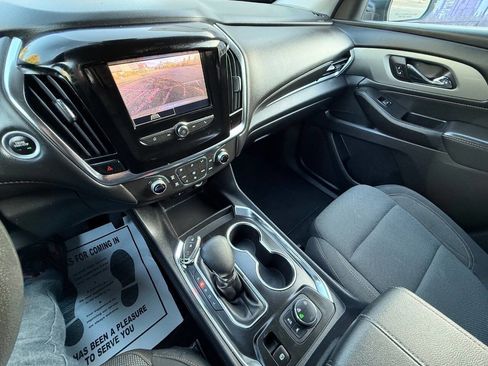 Used 2021 Chevrolet Traverse LS image 14