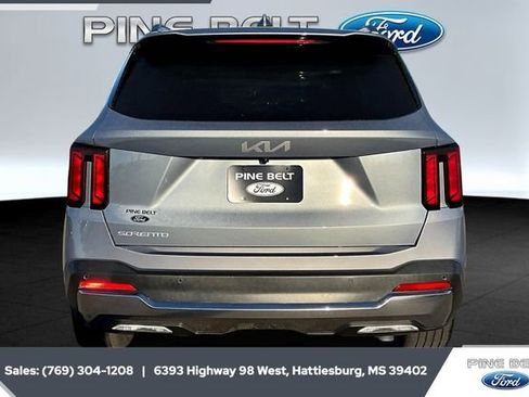 Used 2025 Kia Sorento EX w/ Panoramic Sunroof Package image 4