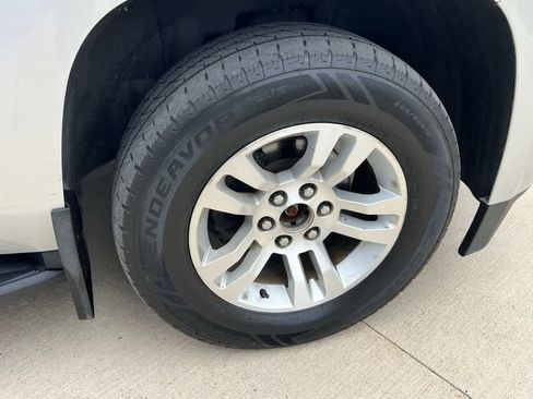 Used 2019 Chevrolet Suburban LT image 13