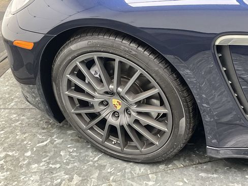 Used 2016 Porsche Panamera 4 Edition image 32