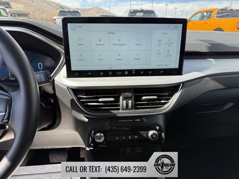 Used 2025 Ford Escape Platinum image 19