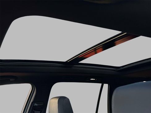 Used 2025 Cadillac XT6 Luxury image 22