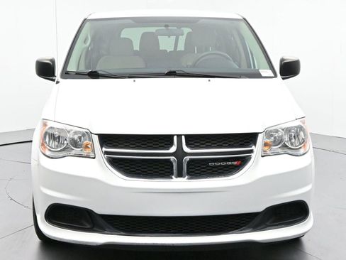 Used 2017 Dodge Grand Caravan SE FWD image 2