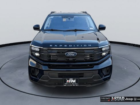 Used 2025 Ford Expedition Active AWD/4WD image 2