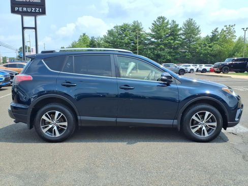 Used 2018 Toyota RAV4 XLE AWD/4WD image 1