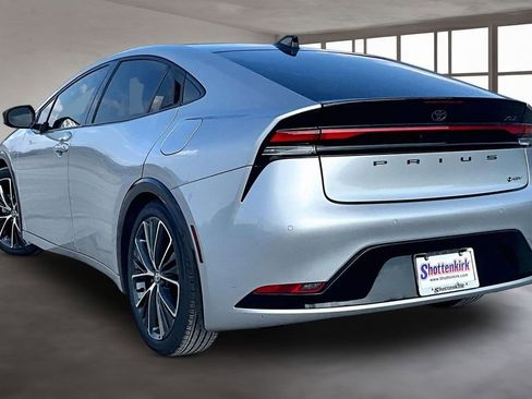 Used 2023 Toyota Prius XLE image 4