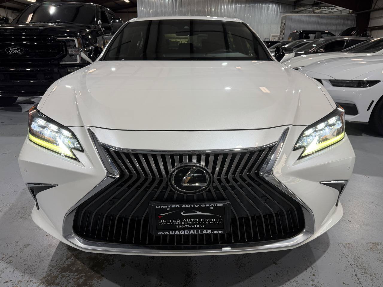 Used 2019 Lexus ES 350 FWD image 2