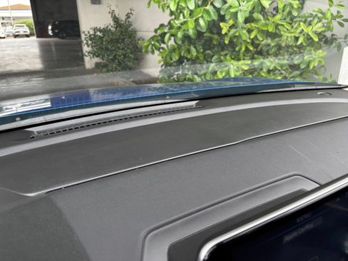 Used 2025 Nissan Sentra SV FWD image 14