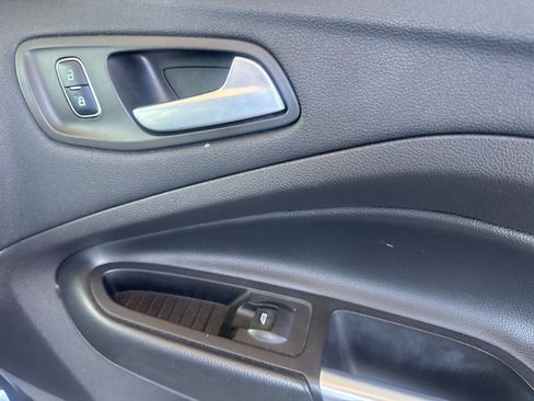 Used 2017 Ford Escape SE image 20