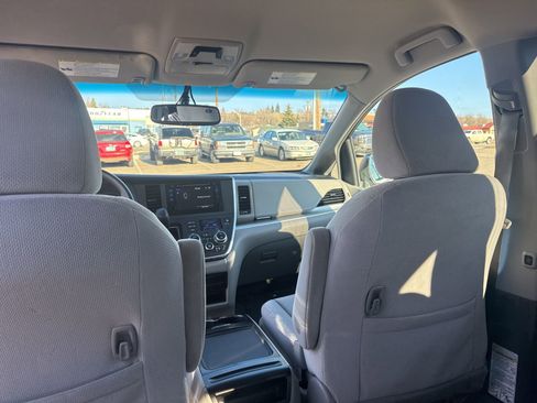 Used 2015 Toyota Sienna LE image 13
