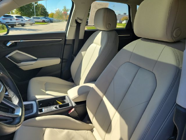 Used 2020 Audi Q3 2.0T Premium w/ Convenience Package AWD/4WD image 5