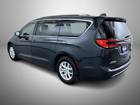 Used 2021 Chrysler Pacifica Touring-L FWD image 7