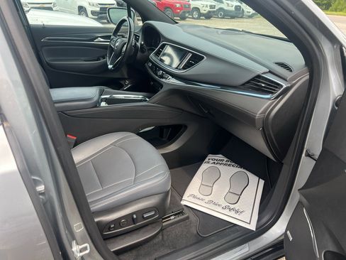 Used 2024 Buick Enclave Premium image 14