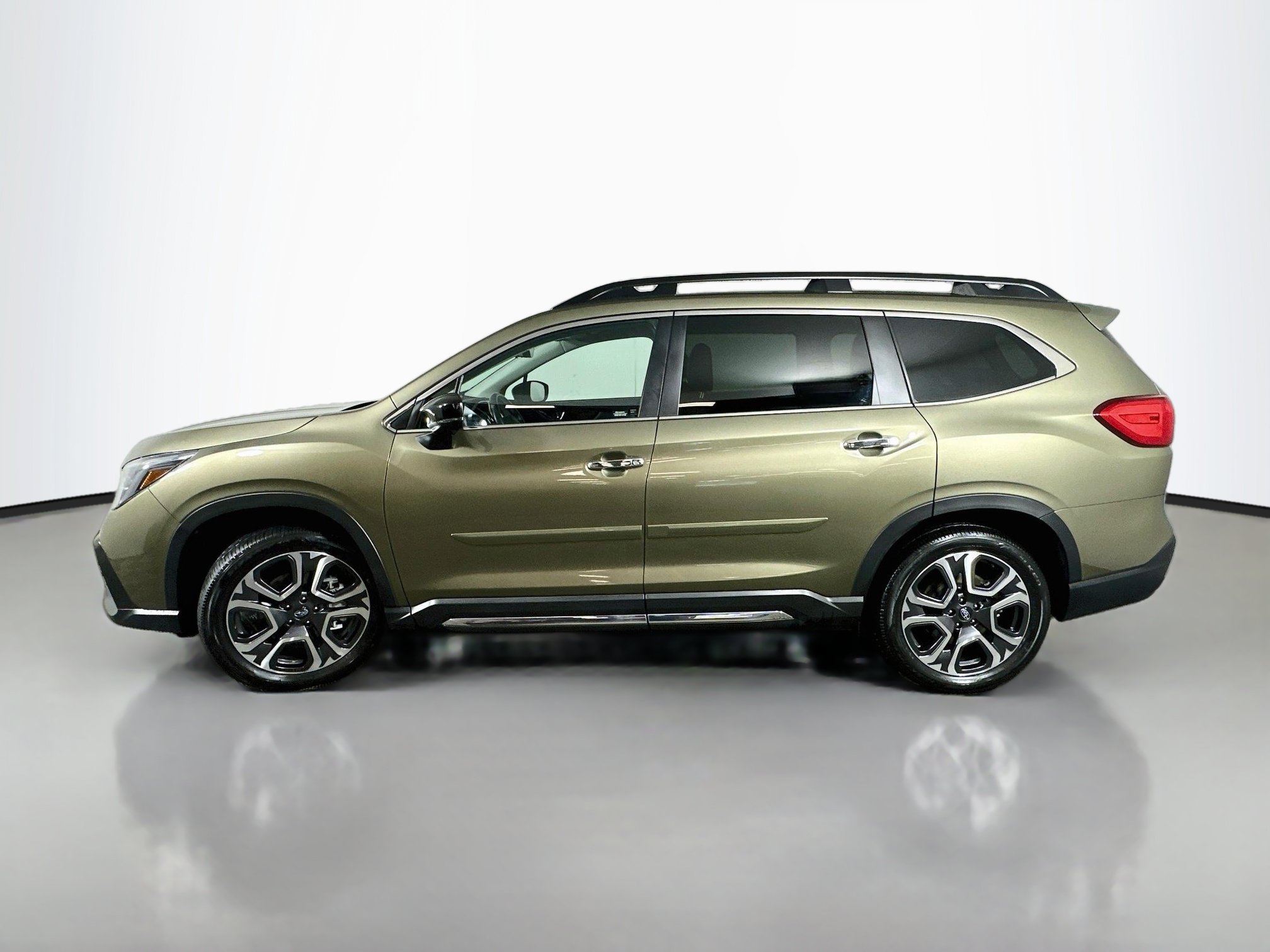Used 2024 Subaru Ascent Touring AWD/4WD image 4