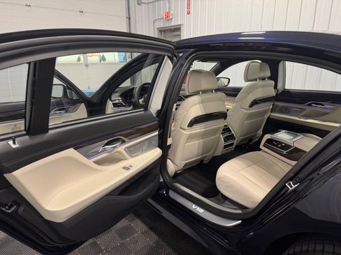 Used 2019 BMW M760i xDrive w/ Luxury Rear Seating Package image 20