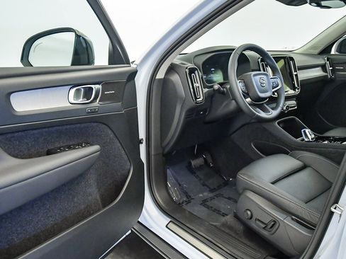 Certified 2025 Volvo XC40 B5 Plus w/ Climate Package image 22