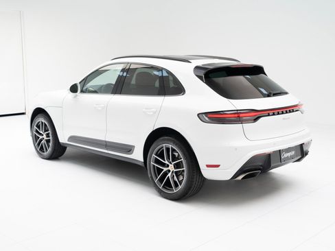 Used 2025 Porsche Macan image 3