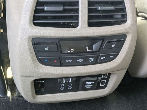 Used 2019 Honda Pilot Touring image 17