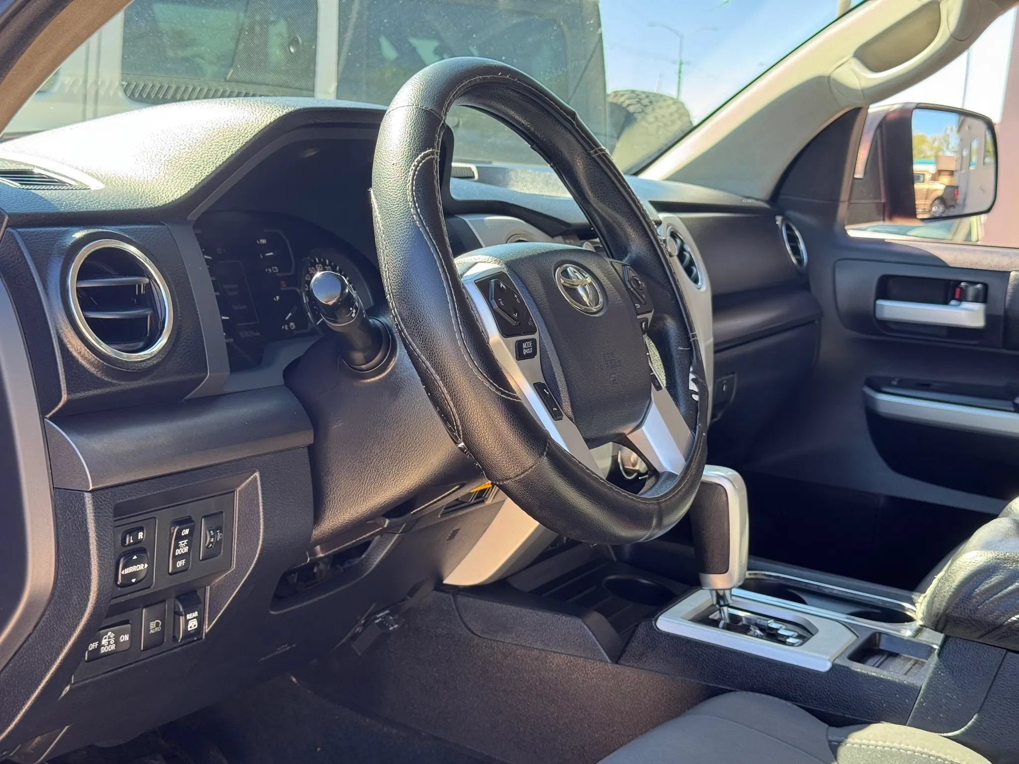 Used 2020 Toyota Tundra SR5 w/ SR5 Convenience Package RWD image 12