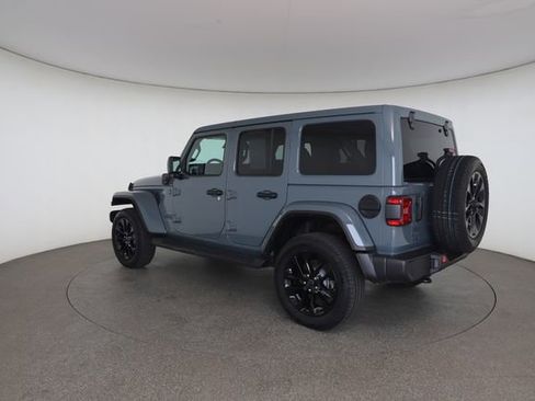 Used 2025 Jeep Wrangler Unlimited Sahara AWD/4WD image 10