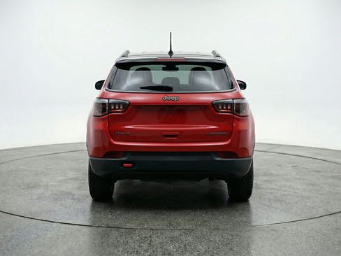 Used 2025 Jeep Compass Trailhawk AWD/4WD image 7