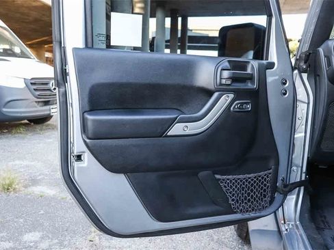 Used 2016 Jeep Wrangler Sahara w/ Connectivity Group image 23