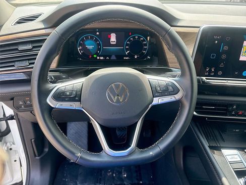 Used 2025 Volkswagen Atlas SE image 11