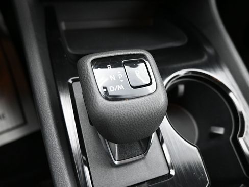 Used 2025 Nissan Rogue SV FWD image 26