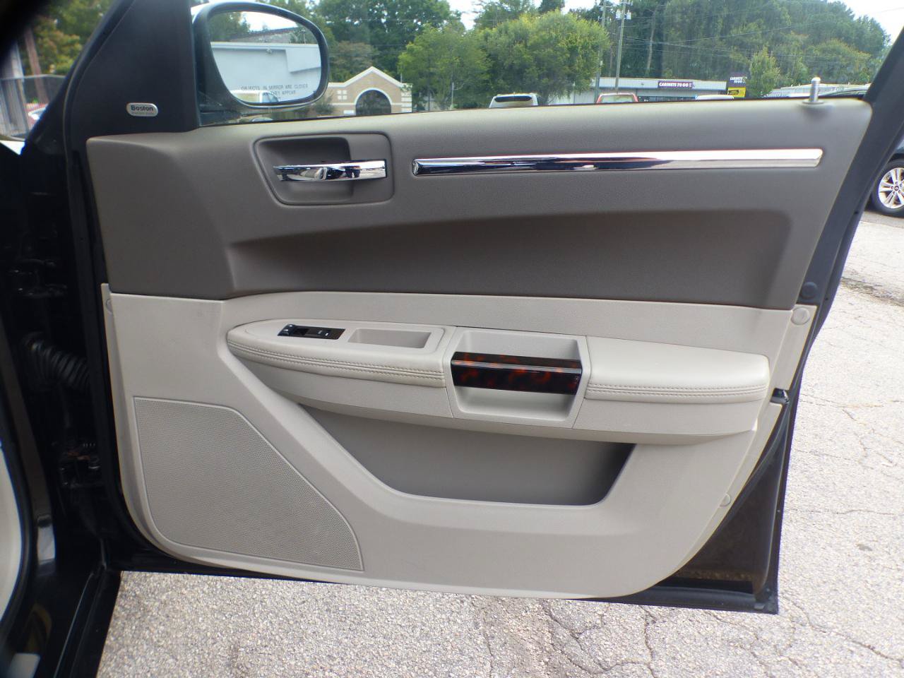 Used 2009 Chrysler 300 C w/ Protection Group II RWD image 14