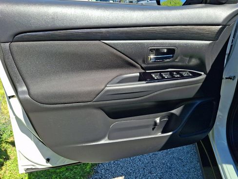 Used 2018 Mitsubishi Outlander SE FWD image 13