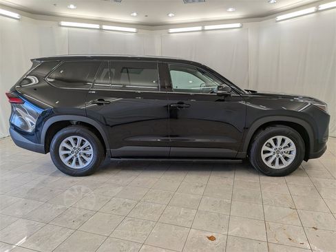 Used 2026 Toyota Grand Highlander XLE image 11