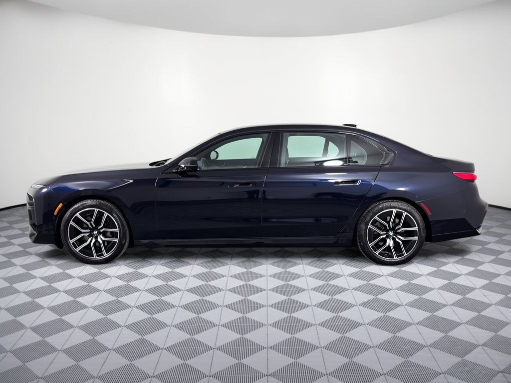 Used 2023 BMW 740i w/ Parking Assistance Package RWD image 2