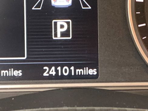 Used 2025 Nissan Versa SV image 9