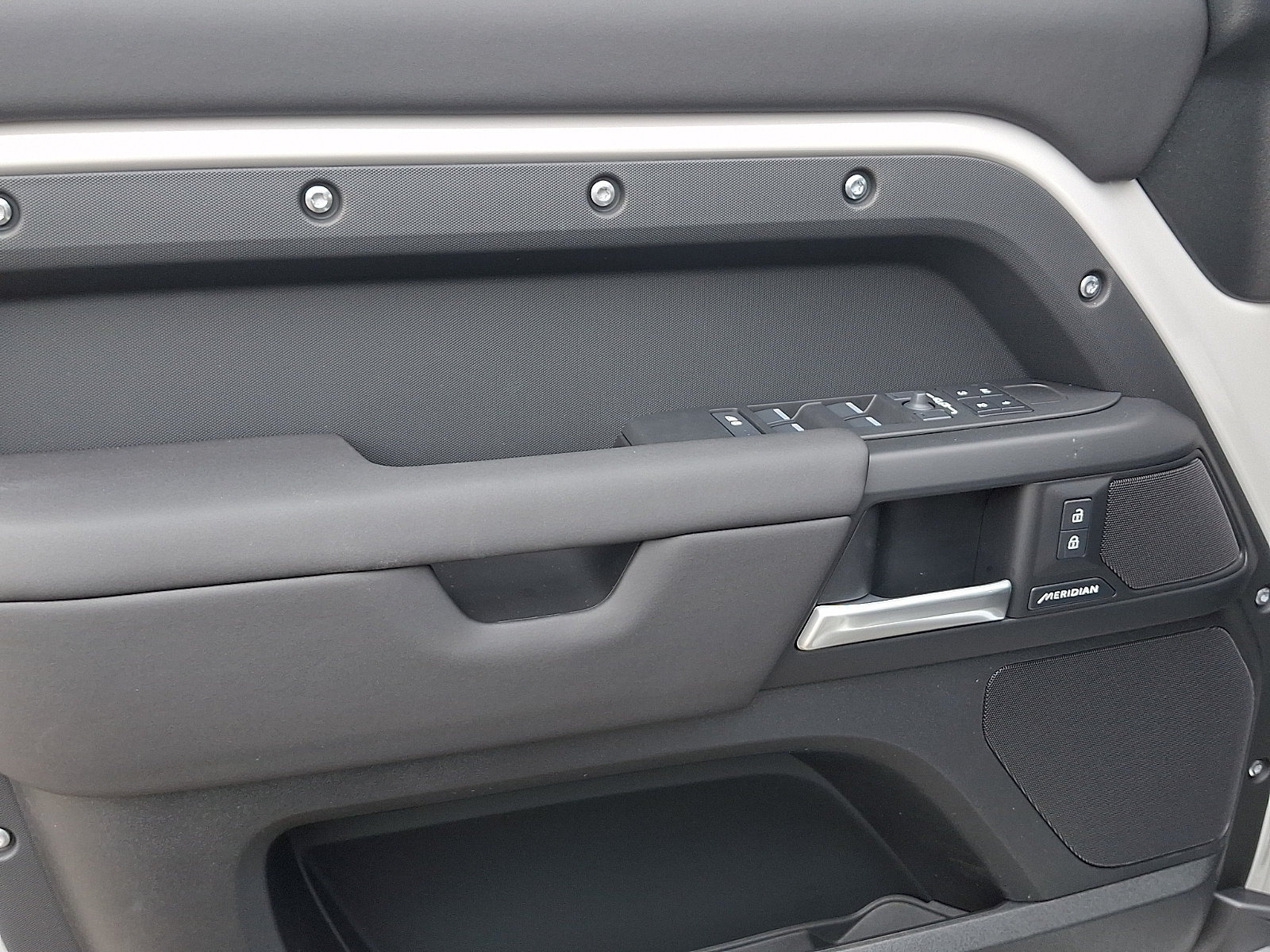 New 2026 Land Rover Defender 110 S AWD/4WD image 9