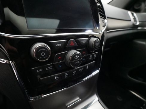 Used 2020 Jeep Grand Cherokee Limited image 21