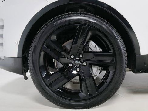 Used 2025 Land Rover Discovery Dynamic SE image 9