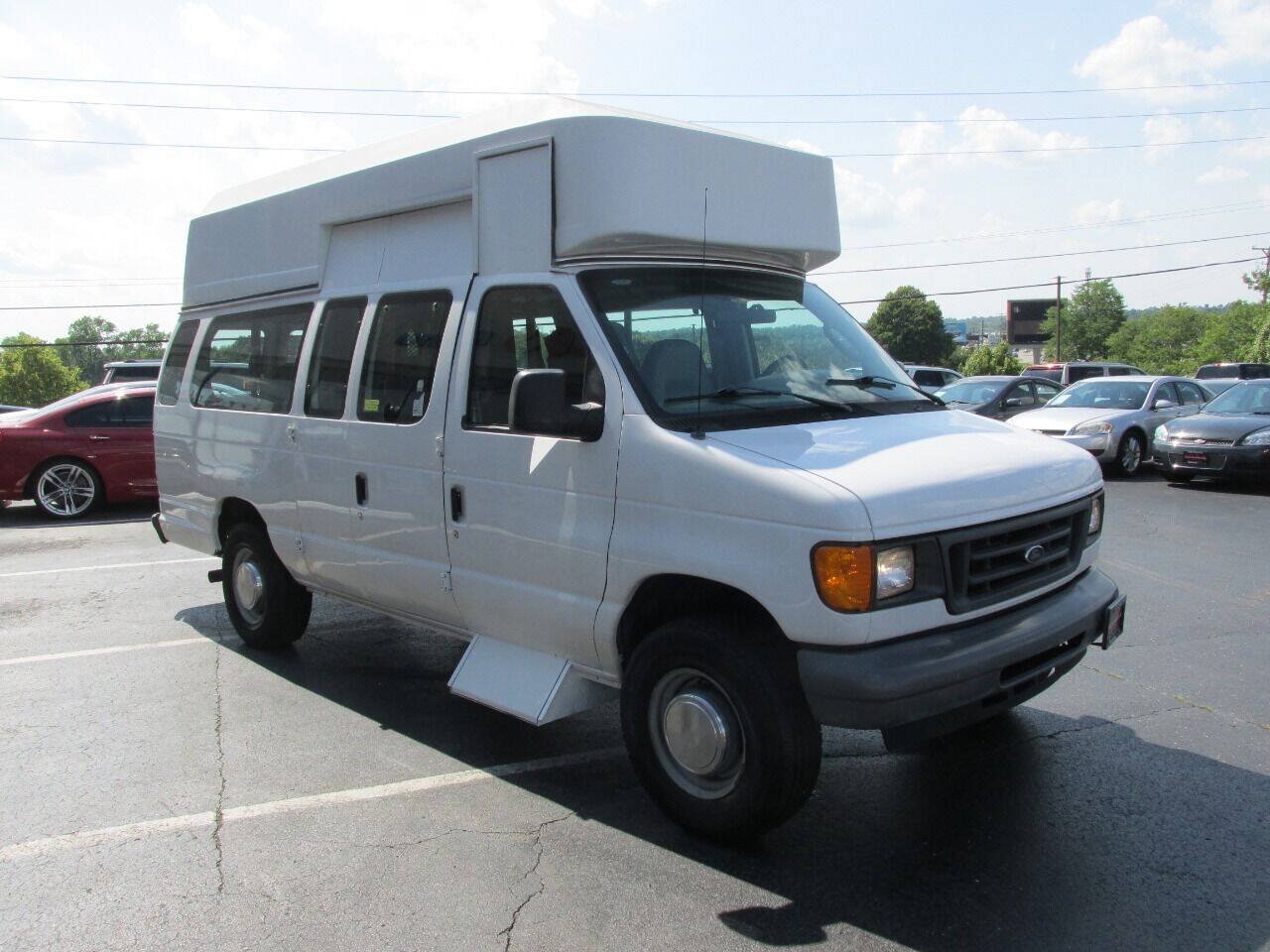 Used 2006 Ford E-350 and Econoline 350 Extended Super Duty RWD image 3
