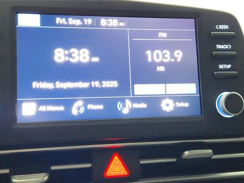 Used 2024 Hyundai Elantra SE image 39