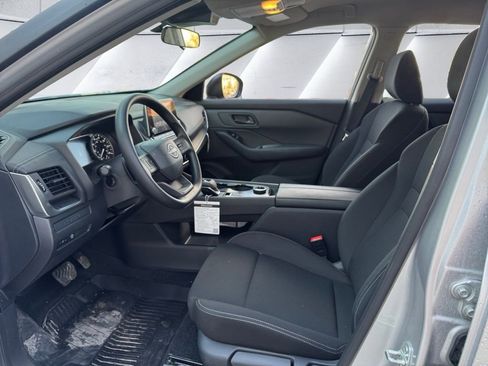 Used 2025 Nissan Rogue S image 7