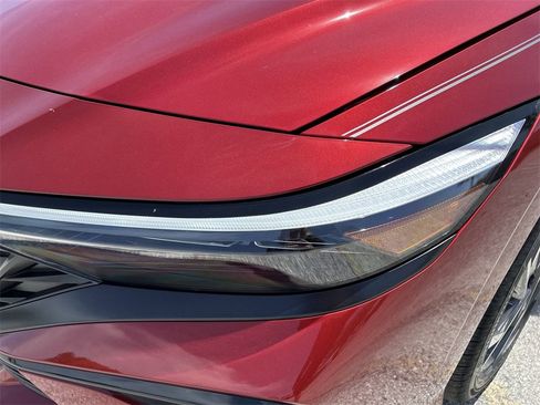 New 2025 Hyundai Elantra Limited image 15