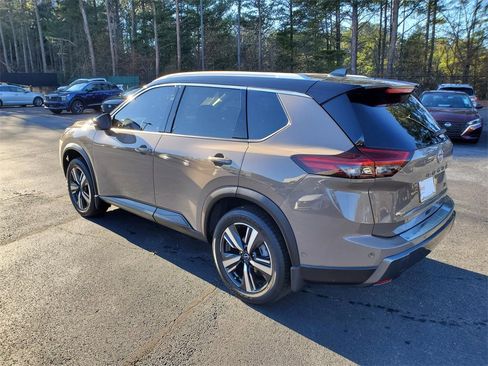 Certified 2025 Nissan Rogue SL w/ SL Premium Package image 8