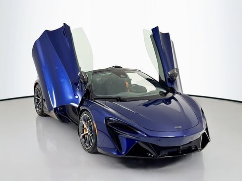 Used 2025 McLaren Artura Spider RWD image 1