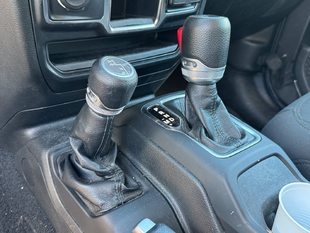 Used 2022 Jeep Wrangler Sport AWD/4WD image 11