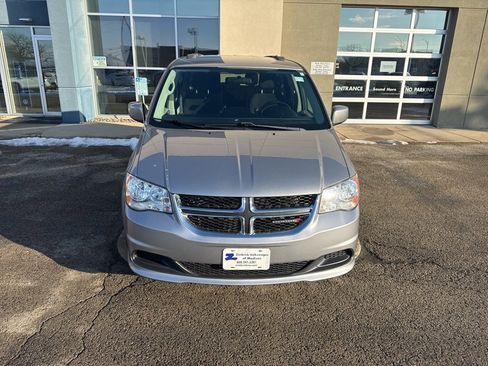 Used 2014 Dodge Grand Caravan SXT image 3