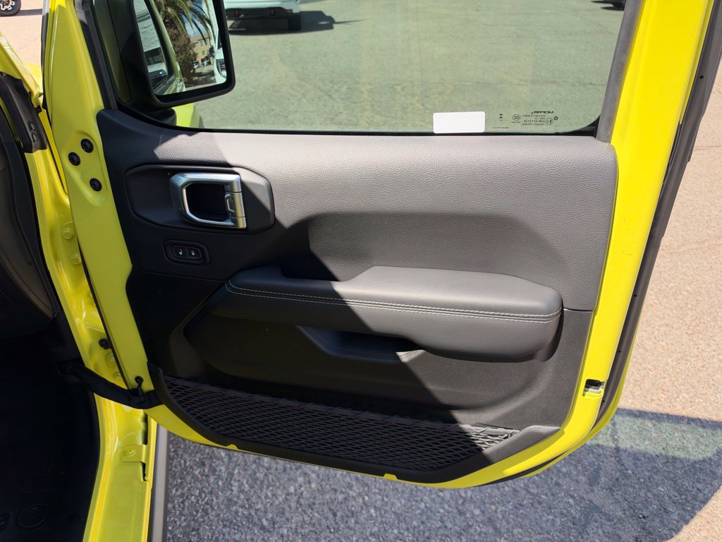 Used 2023 Jeep Wrangler Unlimited Sahara w/ LED Lighting Group AWD/4WD image 16