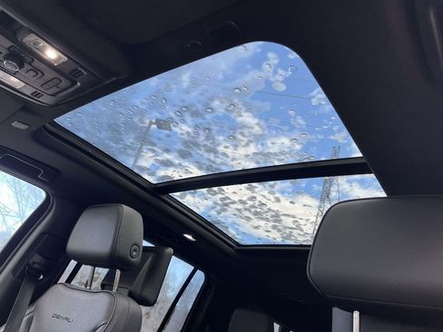 Used 2021 GMC Yukon XL Denali w/ Denali Premium Package image 19