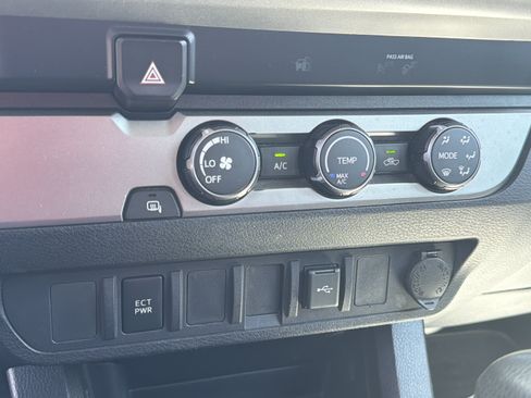 Used 2020 Toyota Tacoma SR5 RWD image 4