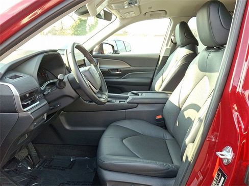 Certified 2024 Toyota Grand Highlander XLE image 14