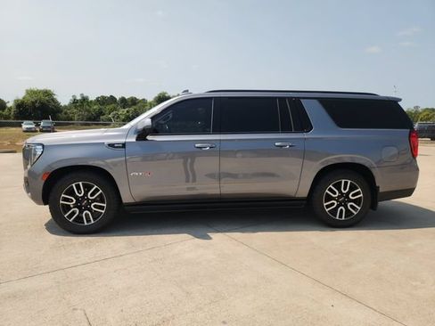 Used 2021 GMC Yukon XL AT4 w/ AT4 Premium Plus Package AWD/4WD image 4