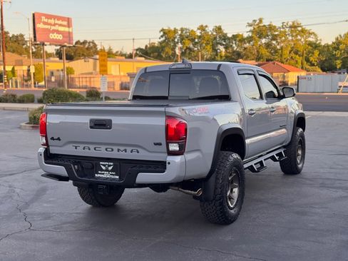 Used 2019 Toyota Tacoma TRD Off-Road AWD/4WD image 6